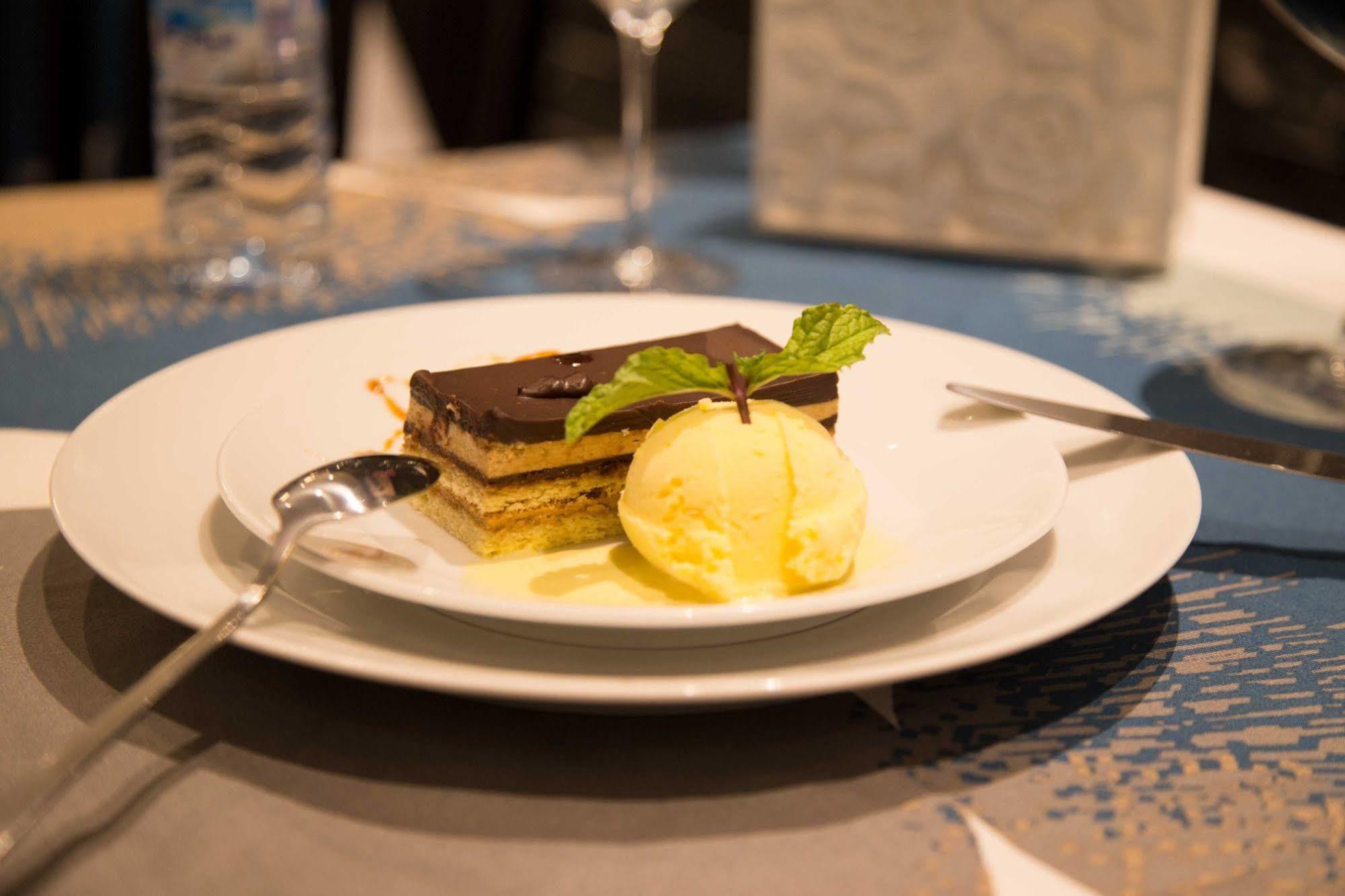 Hotel Semiramis City Center ヌアクショット エクステリア 写真